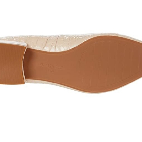 Kenneth Cole *Camelia* Pointed Toe Flat. New w/Box - Picture 3 of 7